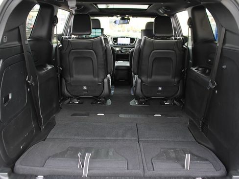 Used 2023 Chrysler Pacifica Limited w/ S Appearance Package FWD image 30