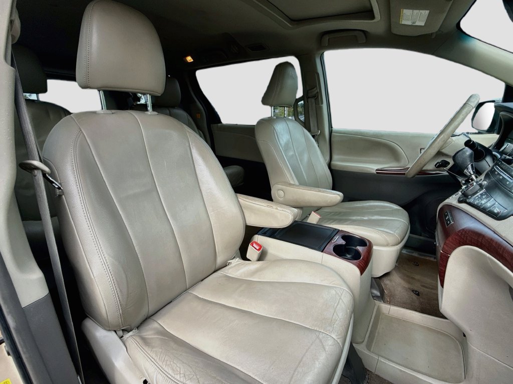 Used 2013 Toyota Sienna XLE FWD image 37