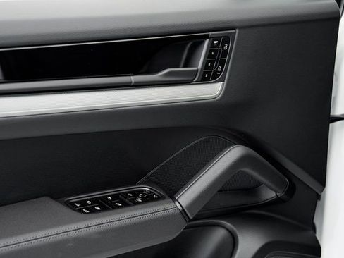 New 2026 Porsche Cayenne image 8