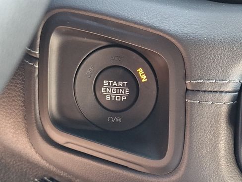 Used 2025 Jeep Wrangler Unlimited Sahara w/ Safety Group AWD/4WD image 23