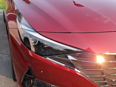 Certified 2023 Hyundai Elantra Limited FWD image 9
