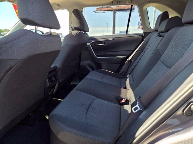 Used 2019 Toyota RAV4 XLE w/ Carpet Mat Package AWD/4WD image 6