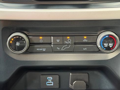 Used 2023 Ford F150 XLT AWD/4WD image 12