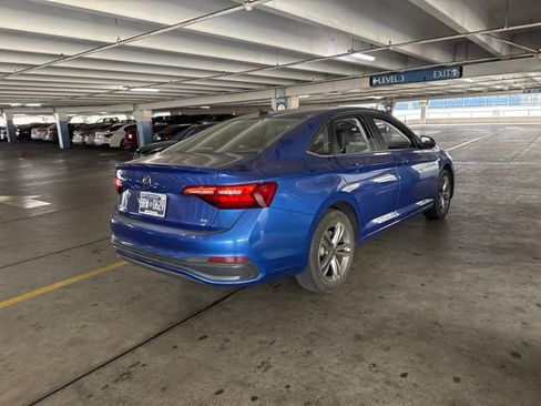 Used 2024 Volkswagen Jetta SE FWD image 3