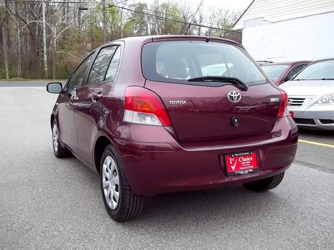 Used 2010 Toyota Yaris 4-Door Hatchback image 3
