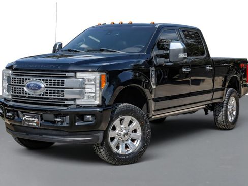 Used 2017 Ford F250 Platinum w/ Platinum Ultimate Package AWD/4WD image 4