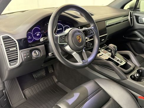 Certified 2022 Porsche Cayenne Platinum Edition AWD/4WD image 4
