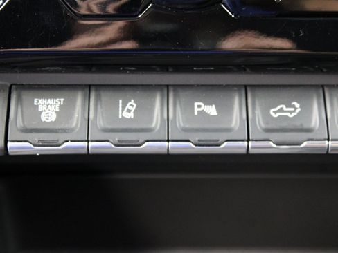 Used 2024 GMC Sierra 2500 AT4 image 65