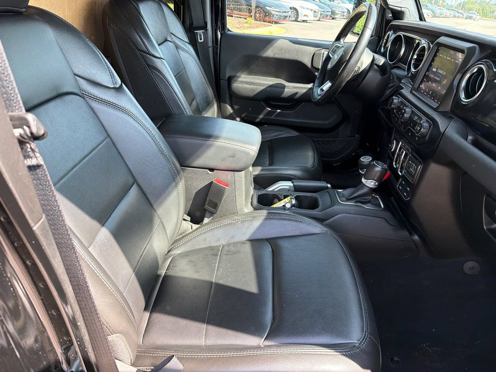 Used 2022 Jeep Wrangler Unlimited Sahara AWD/4WD image 13