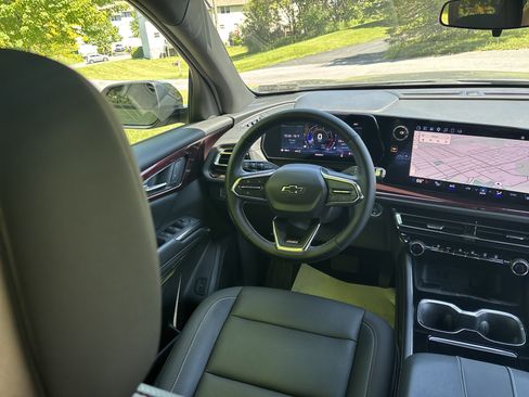 Used 2025 Chevrolet Traverse Z71 AWD/4WD image 16