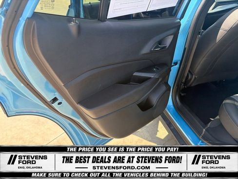 Used 2025 Chevrolet Trax LT FWD image 32
