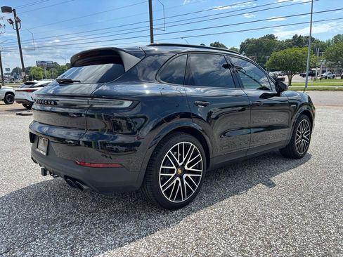 Used 2025 Porsche Cayenne E-Hybrid AWD/4WD image 5
