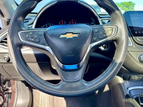 Used 2020 Chevrolet Malibu LT FWD image 28