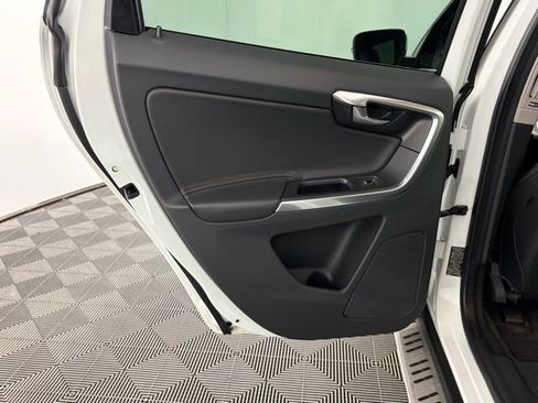 Used 2017 Volvo XC60 T6 Dynamic w/ Advanced Package image 19