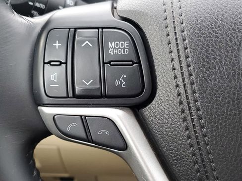 Used 2017 Toyota Highlander Limited AWD/4WD image 13