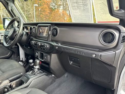 Used 2022 Jeep Wrangler Sport image 32