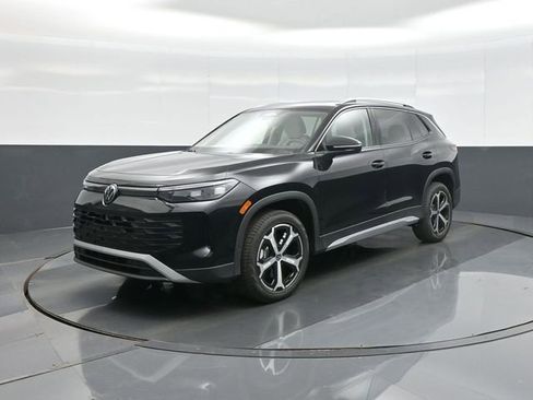 New 2026 Volkswagen Tiguan SE AWD/4WD image 3
