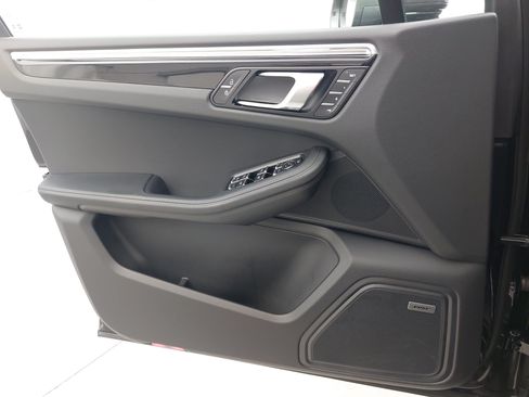 Certified 2026 Porsche Macan Turbo AWD/4WD image 29