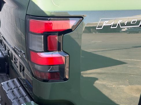 Used 2022 Nissan Frontier Pro-X RWD image 7