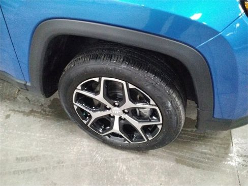 Used 2024 Jeep Compass Limited image 17