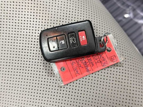 Used 2014 Toyota Highlander Limited FWD image 33