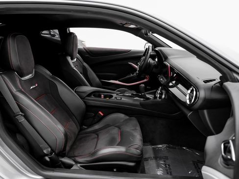 Used 2020 Chevrolet Camaro ZL1 image 30