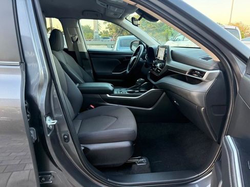 Used 2024 Toyota Highlander LE image 37
