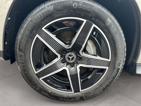 Used 2024 Mercedes-Benz GLC 300 4MATIC image 14