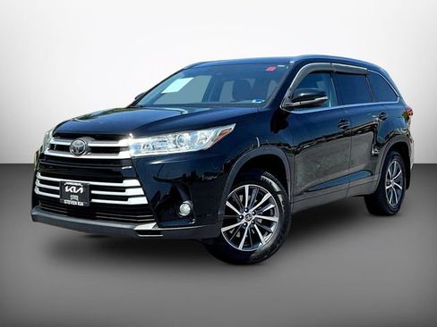 Used 2019 Toyota Highlander XLE AWD/4WD image 3