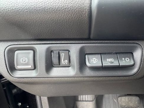 Used 2022 GMC Acadia AT4 w/ Technology Package AWD/4WD image 10