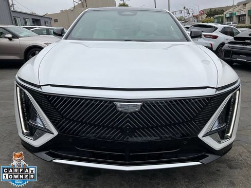 Used 2025 Cadillac Lyriq Luxury w/ LPO, Floor Liner Package AWD/4WD image 2