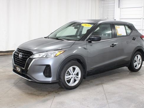 Used 2023 Nissan Kicks S image 4