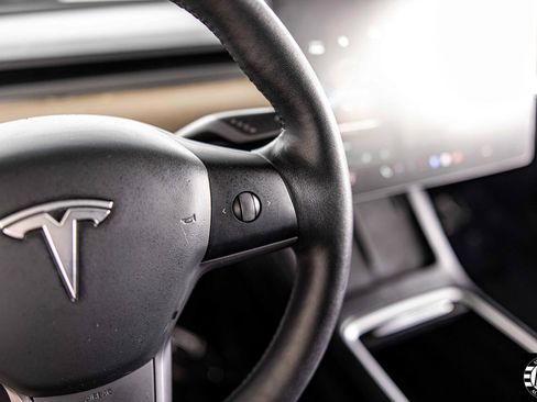 Used 2021 Tesla Model 3 Performance image 23