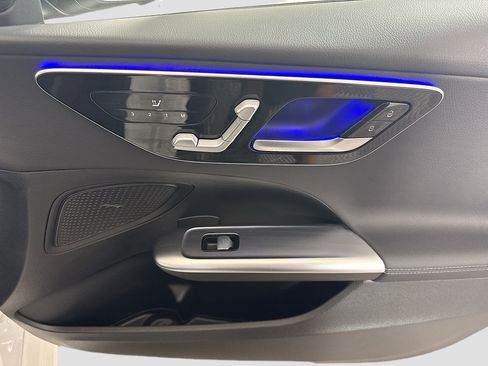 Used 2025 Mercedes-Benz C 300 4MATIC Sedan image 31