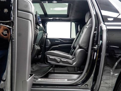 Used 2024 Cadillac Escalade ESV Premium Luxury Platinum AWD/4WD image 49