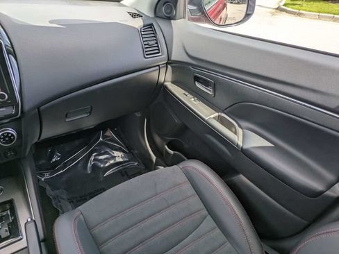Used 2025 Mitsubishi Outlander Sport ES AWD/4WD image 17