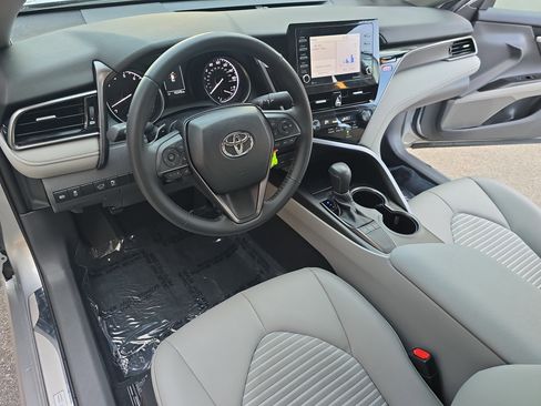 Used 2024 Toyota Camry SE image 15