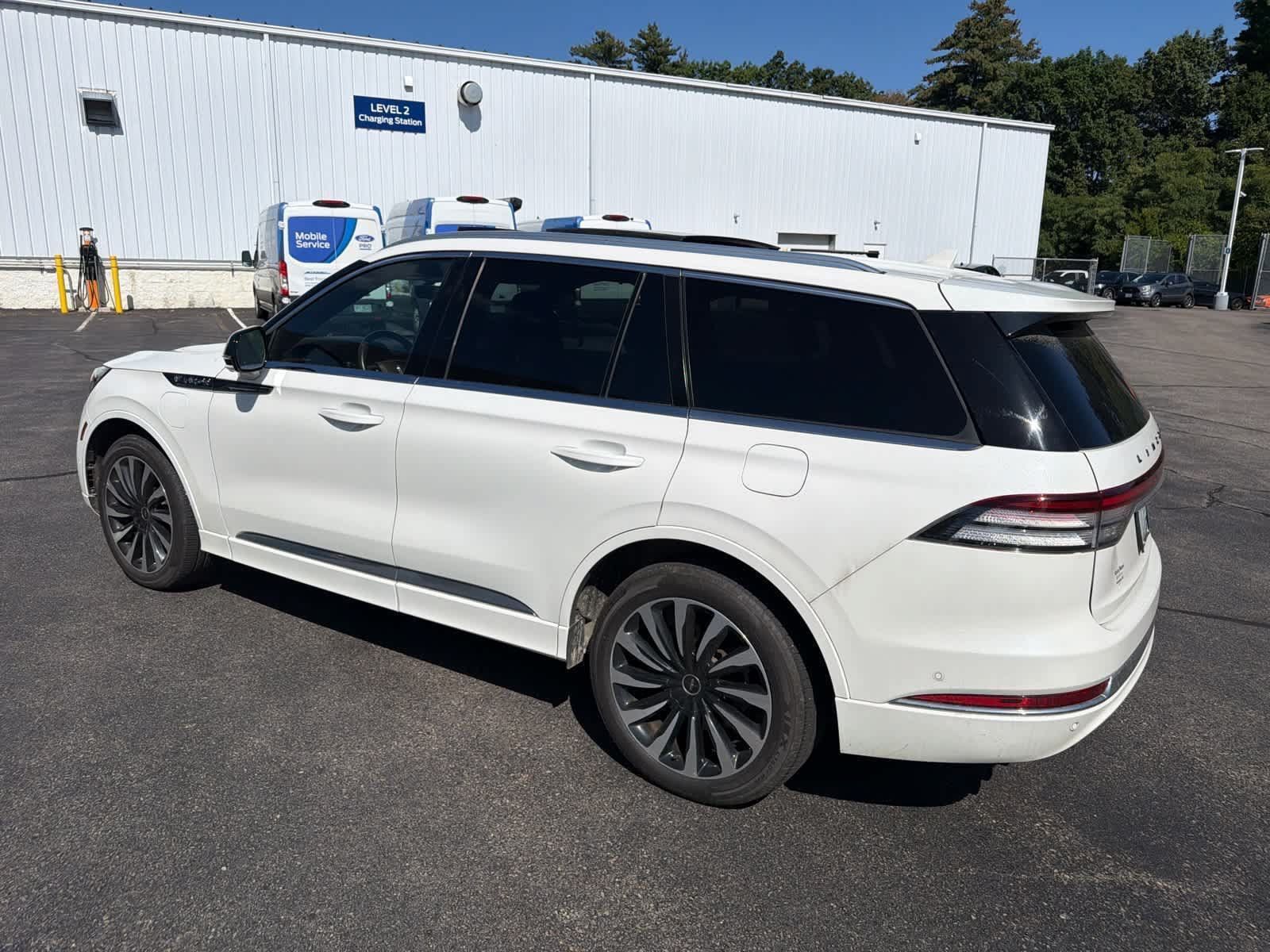 Used 2023 Lincoln Aviator Black Label Grand Touring AWD/4WD image 9