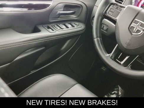 Used 2017 Dodge Grand Caravan SXT w/ Driver Convenience Group image 31