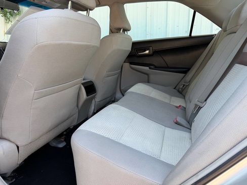 Used 2012 Toyota Camry LE FWD image 19