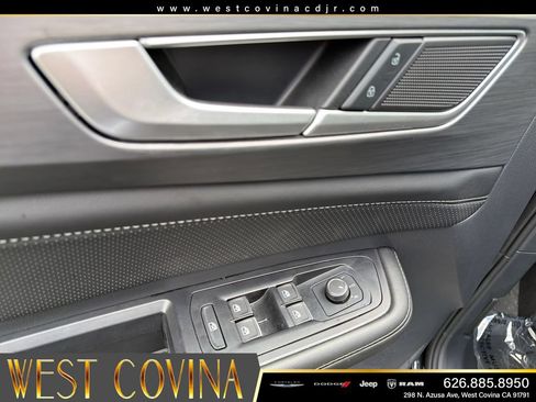 Used 2025 Volkswagen Atlas Cross Sport SE AWD/4WD image 11