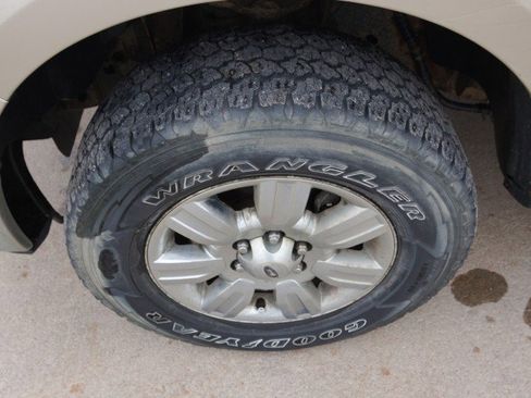 Used 2010 Ford F150 XLT image 10