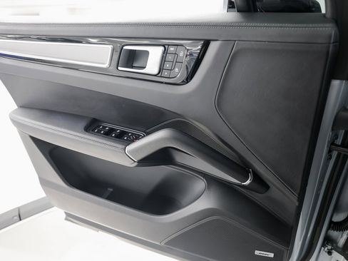 Used 2022 Porsche Cayenne GTS image 23