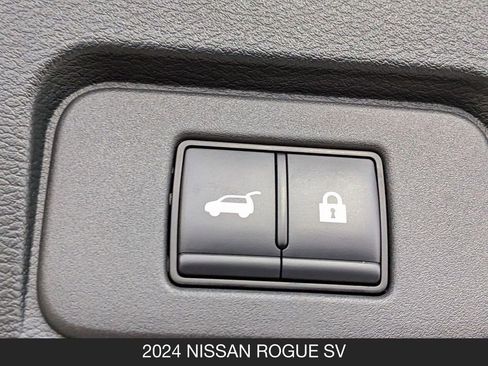 Used 2024 Nissan Rogue SV w/ SV Premium Package FWD image 23