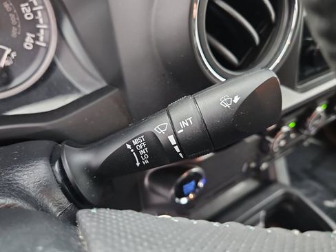 Used 2018 Toyota Tacoma TRD Sport image 23