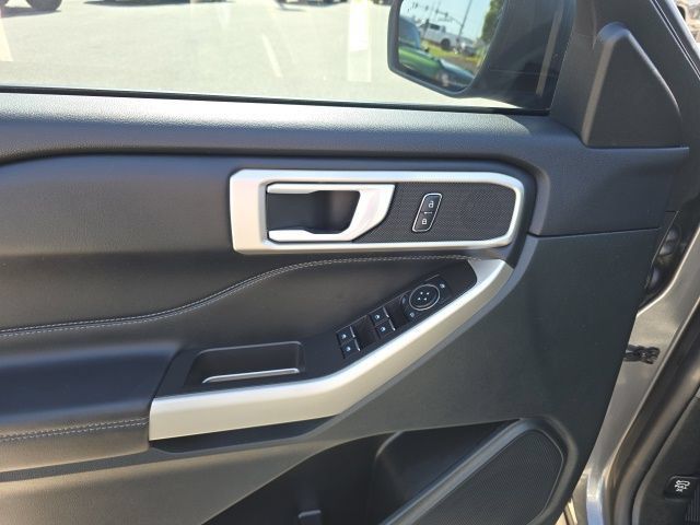 Used 2023 Ford Explorer XLT w/ Equipment Group 202A AWD/4WD image 12