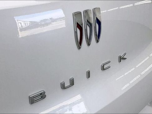 Certified 2025 Buick Encore GX Avenir w/ Avenir Convenience Package AWD/4WD image 31