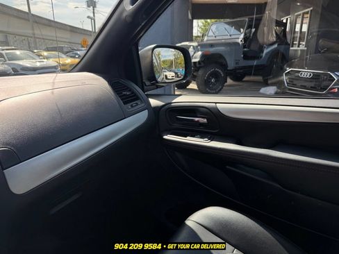 Used 2019 Dodge Grand Caravan GT FWD image 18