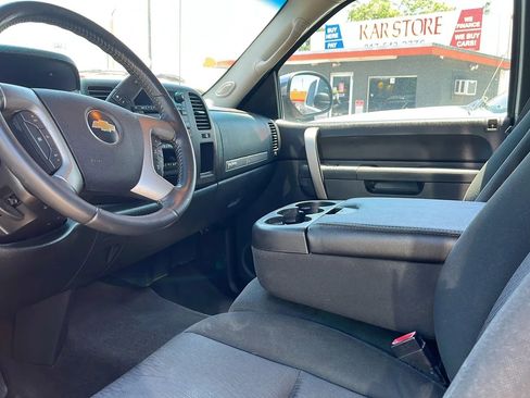 Used 2010 Chevrolet Silverado 1500 LT w/ Texas Edition RWD image 3