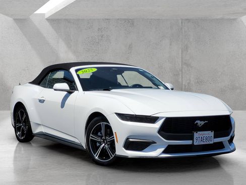 Used 2025 Ford Mustang Premium RWD image 1